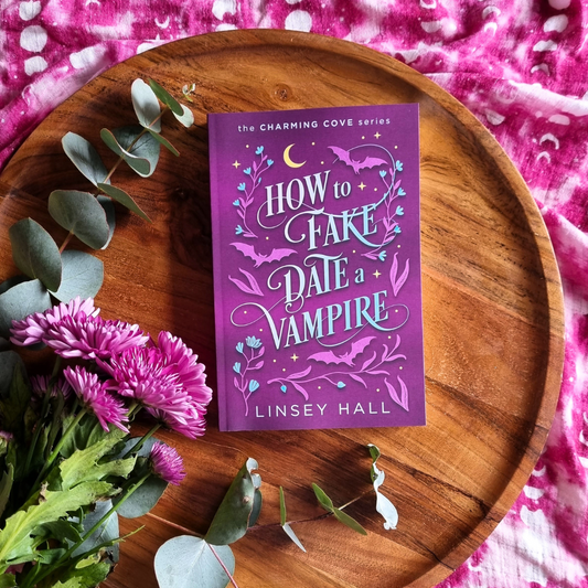 How to Fake-Date a Vampire by Linsey Hall (Charming Cove #2)